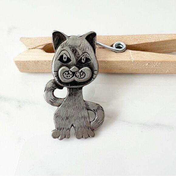 Vintage Metzke Pewter Whimsical Cat Brooch Pin - Picture 1 of 6